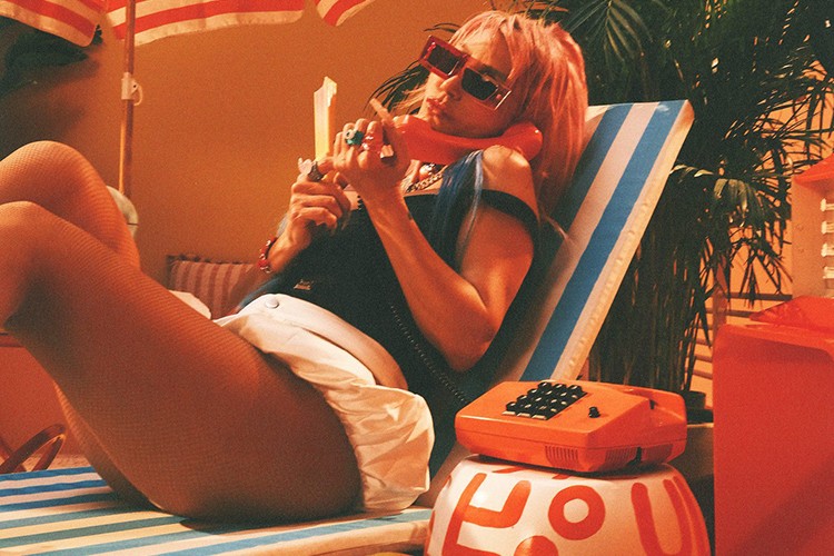 Hande Yener'den yazı başlatan MAX şarkısı yayında