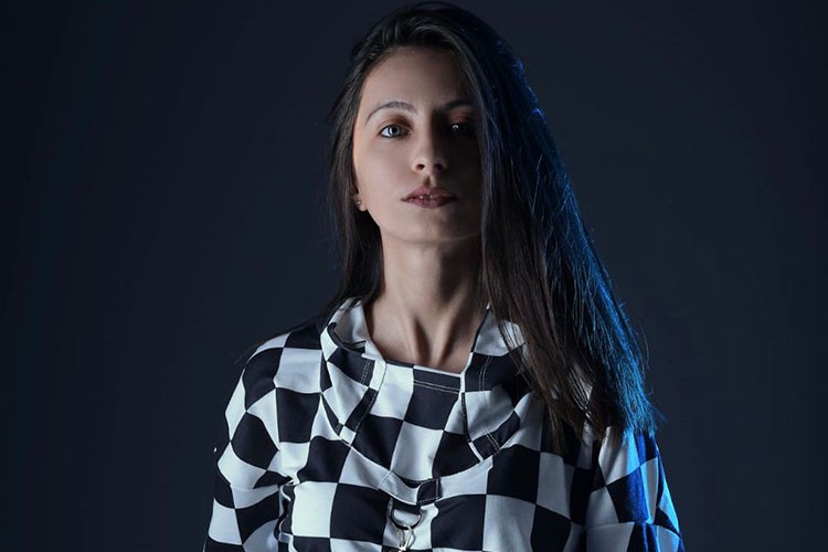 Kübra Yurdakul yeni şarkısıyla yeniden doğdu