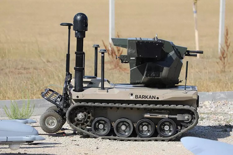 Türk kara robotu yakından izleniyor