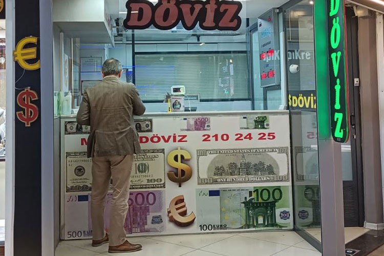 Dolar 34.37'den açıldı