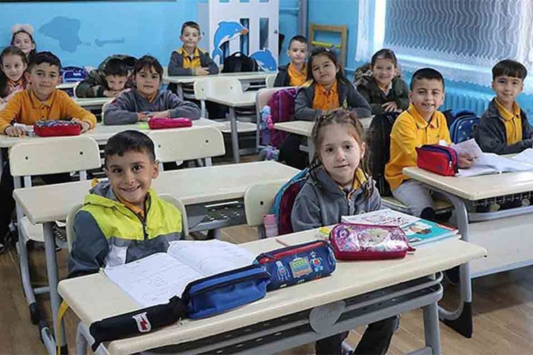 Okullarda yarıyıl tatilinin ardından ilk ders zili yarın çalacak