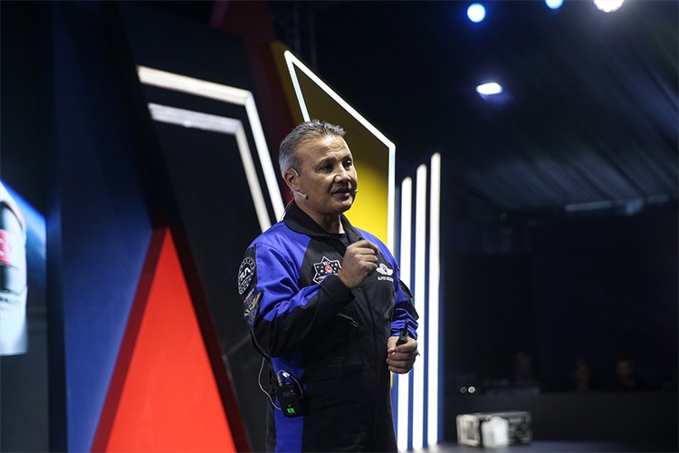 Astronot Alper Gezeravcı öğrencilerle buluştu