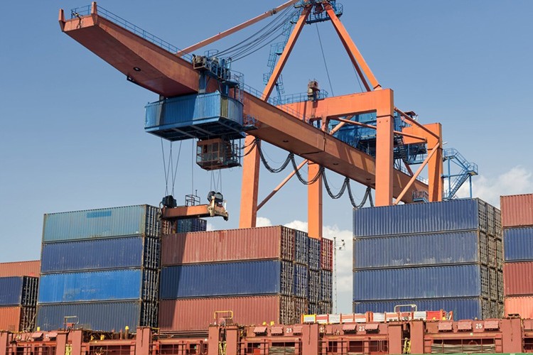 İhracatçılar dolardaki düşüşe müdahale istiyor