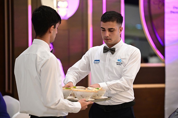 Turizm öğrencileri mezun olmadan iş bulacak