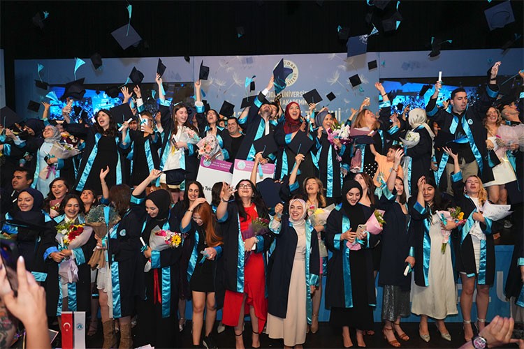 Mezuniyet sonrası hızla iş dünyasına giriyorlar