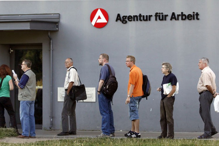 Almanya'da işsizlik beklenenden fazla arttı