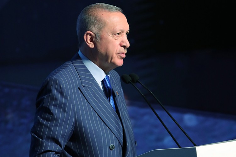 "İhracatımız rekorlar kırarak yükseliyor"