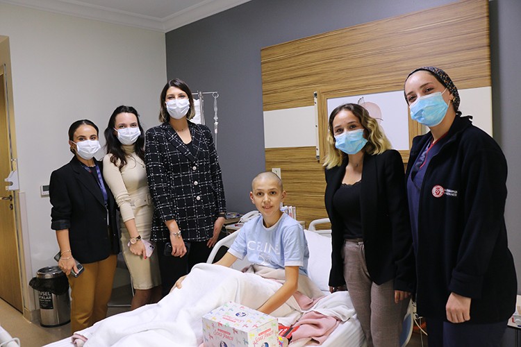 Kanser Derneği'nden çocuklara hediye sürprizi