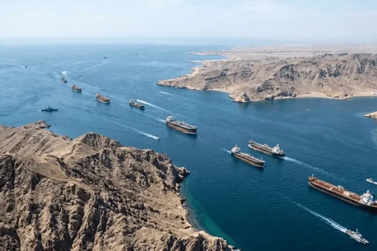 Hürmüz Boğazı'nda geçişler giderek arttı