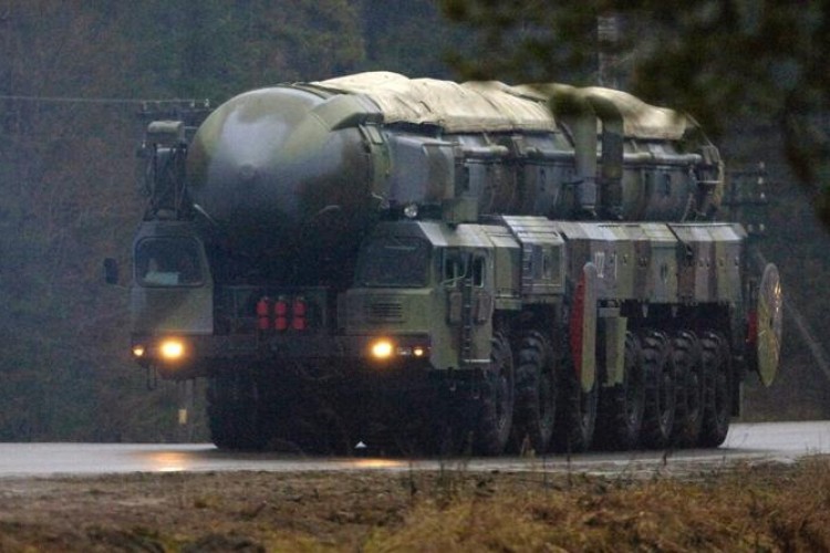 "Yars" füzesini fırlatma deposuna yerleştirdi