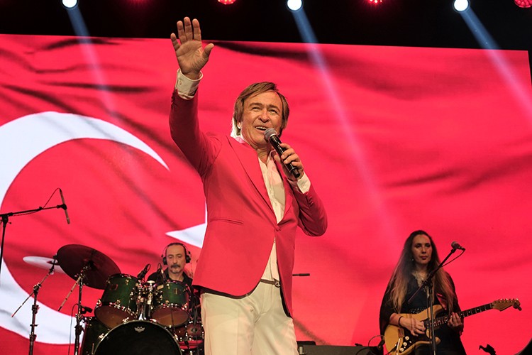 Dubai'de 100. Yıl Konseri