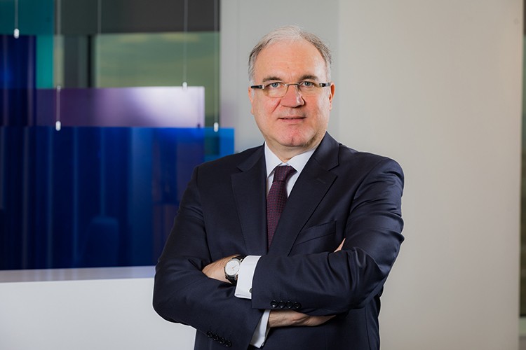 Lojistik sektörü parçalı bulutlu