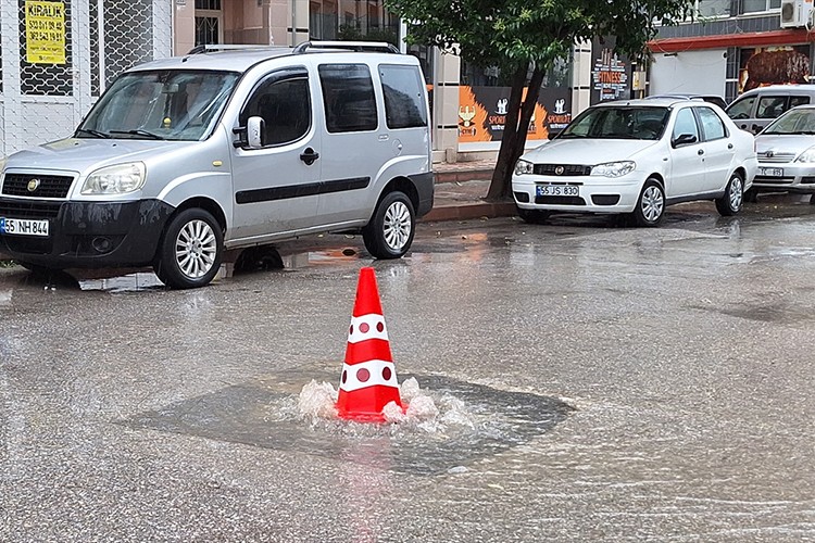 Samsun'da sağanak, göçük ve heyelana neden oldu