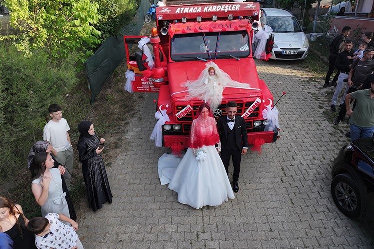 Ekmek teknesini gelin arabası yaptı