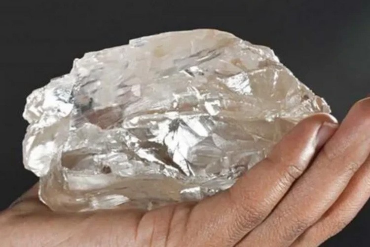 Dünyanın en büyük ikinci elması Botsvana'da bulundu