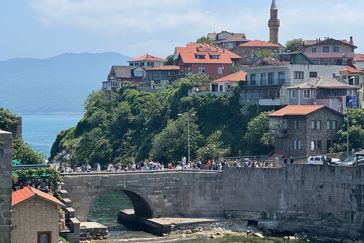 Amasra, bayram tatilinde nüfusunun 10 katı misafir ağırlıyor