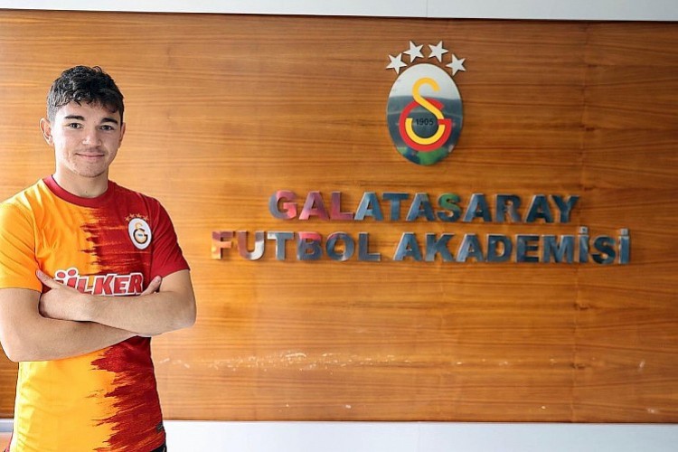 Selman Faruk Dibek Galatasaray'a imzayı attı