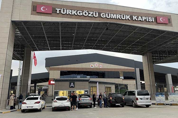 Türkgözü Gümrük Kapısı'nda araç çıkışı yüzde 65 arttı