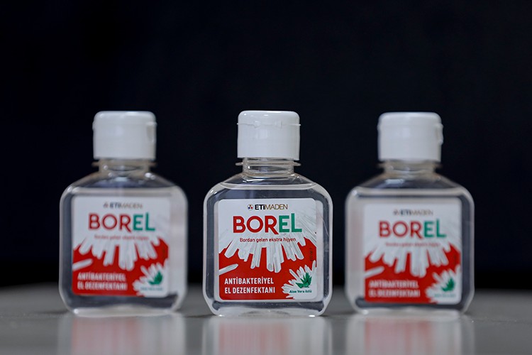 Salgına karşı borlu el dezenfektanı