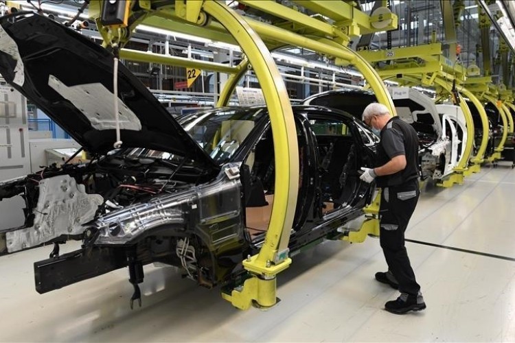 Almanya'da sanayi üretimi düşüşünü 5'inci aya taşıdı