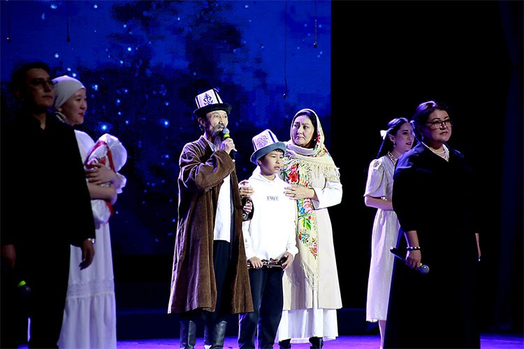 Kırgızistan'da "Ulusal Babalar Günü" konserle kutlandı