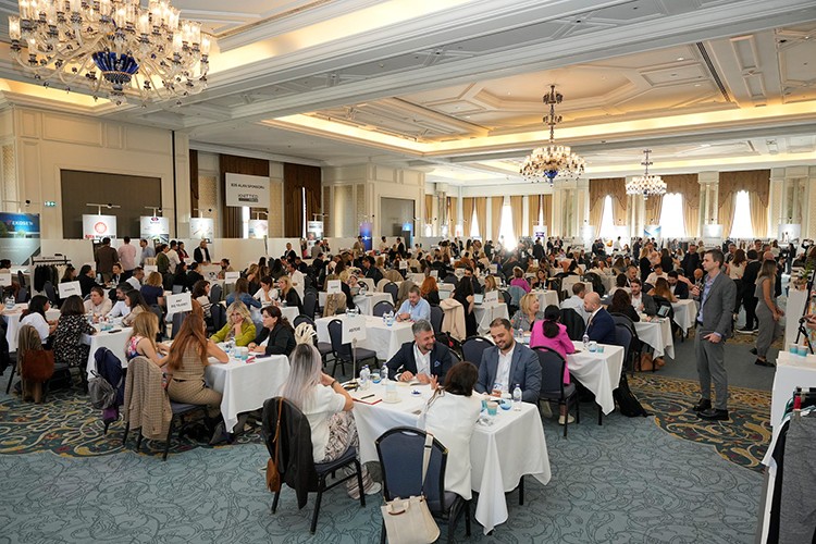 Yaklaşık 1500 ikili iş görüşmesi yapıldı