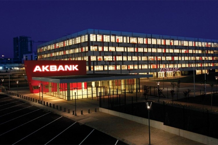 Akbank 2 yıl vadeli sendikasyon piyasasını rekor taleple yeniden açtı