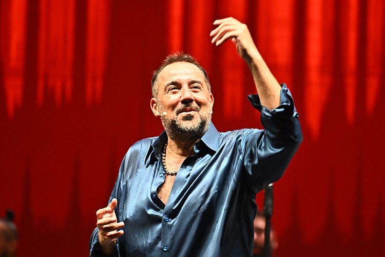 Ata Demirer iki gece üst üste Harbiye'de