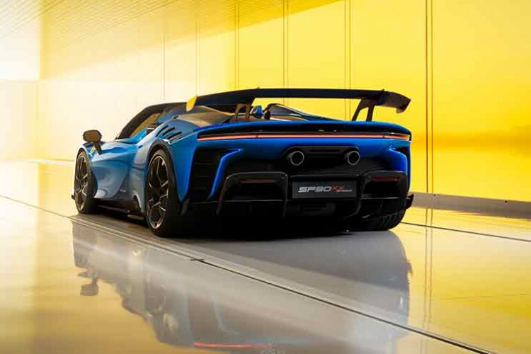 Ferrari ilk yol otomobillerini tanıttı