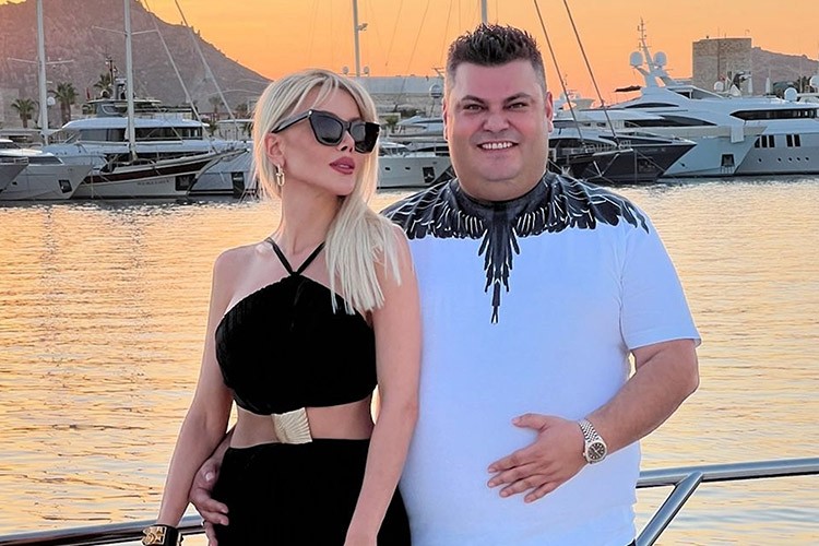 Eşinden sürpriz doğum günü pastası