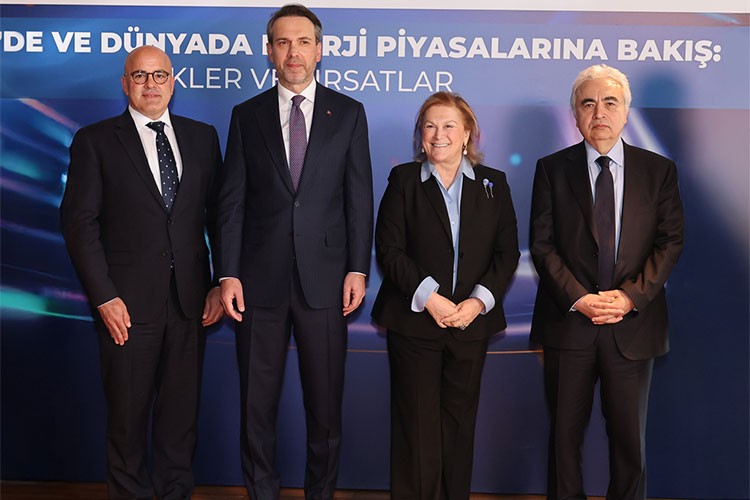 Dünya Enerji Piyasalarındaki Riskler ve Fırsatlar Ele Alındı