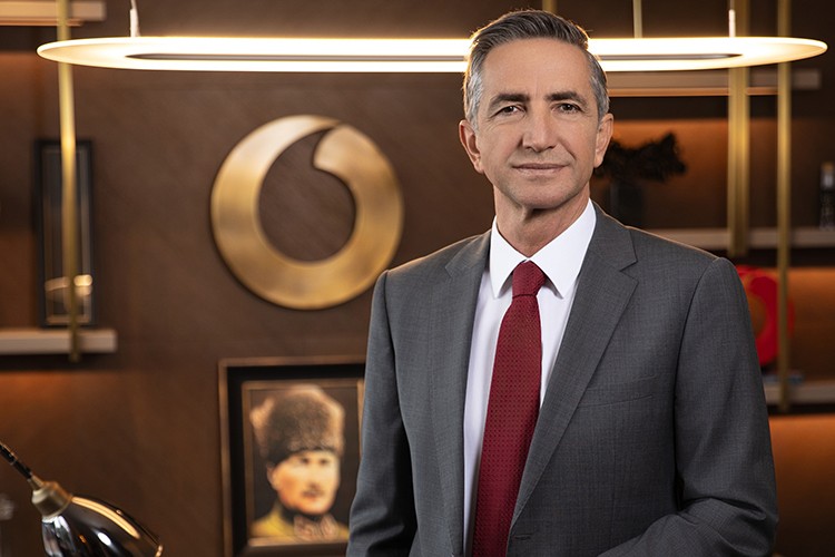Vodafone gelirlerini 144,8 milyar TL'ye çıkardı