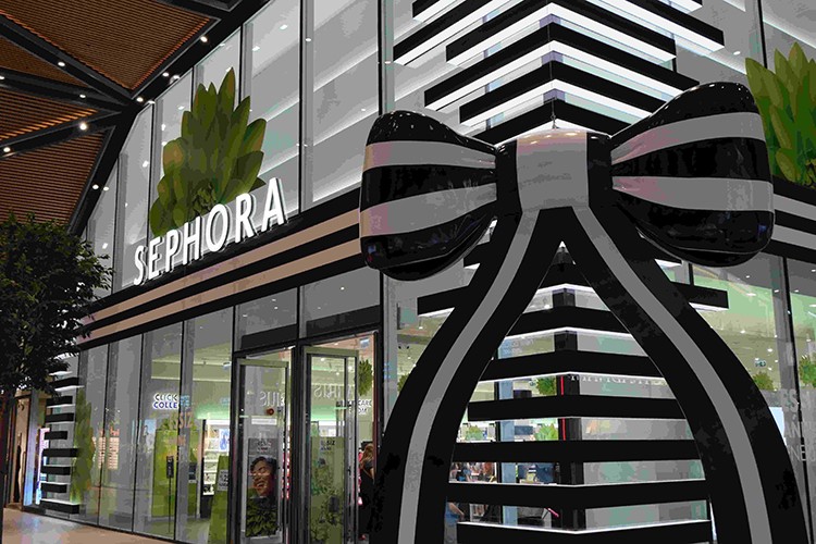 Sephora flagship mağazası yoğun ilgiyle karşılandı