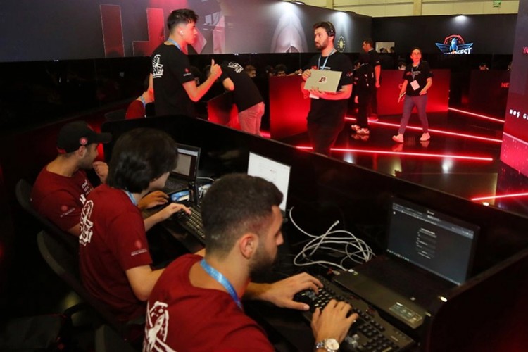 Siber güvenlik uzmanları "cihaz saldırıları"nın gölgesinde yarıştı