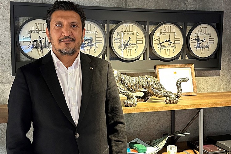 TDKD'de bayrak değişimi