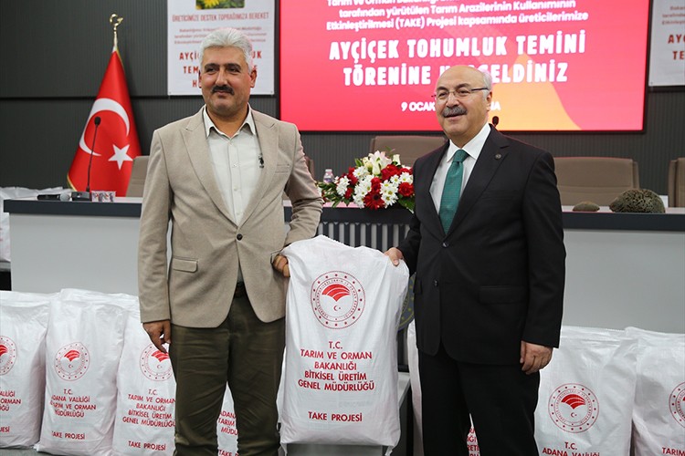 Adana'da 2 bin 968 çiftçiye tohum dağıtıldı