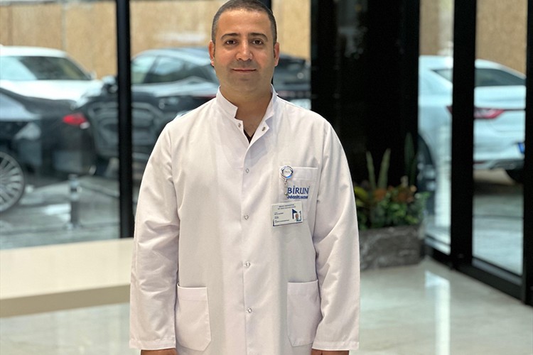 Çocuklarda yoğun mobil cihaz kullanımı "metin boyun sendromu" riskini artırıyor