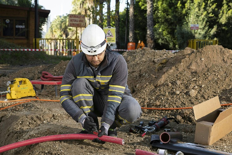Toroslar EDAŞ Mersin'i Bakım ve Yatırımlarıyla Aydınlattı