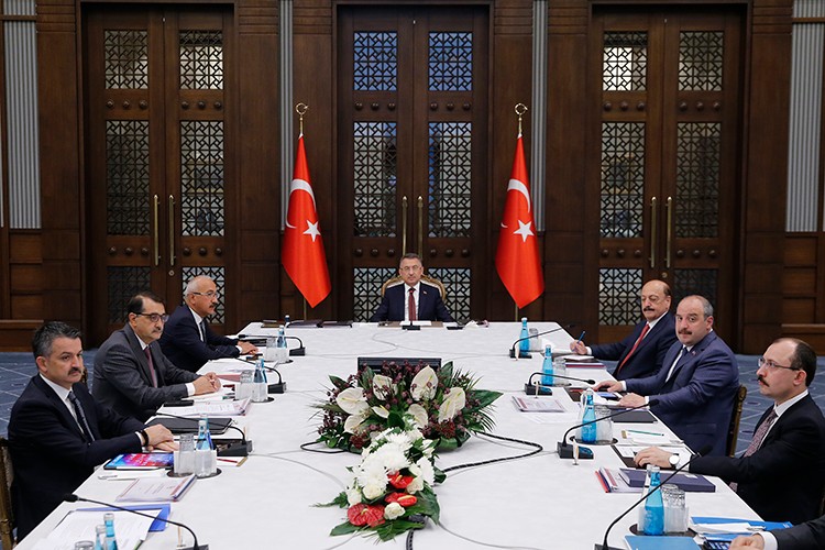 "Hedefimiz 210 milyar dolar civarında ihracata ulaşmaktır"