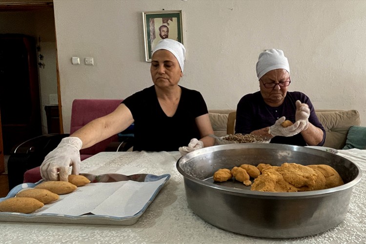 Depremzede aile, Kütahya'daki yeni hayatını Hatay lezzetleriyle kuruyor