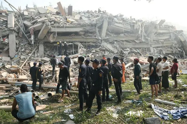 Myanmar'daki depremlerde can kaybı 1700'e yükseldi