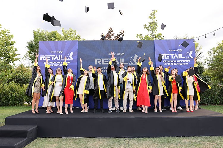 Sektörünün genç yeteneklerini yetiştiriyor