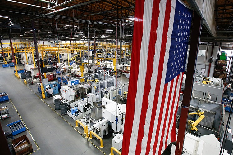 ABD'de imalat bekleninin üzerinde