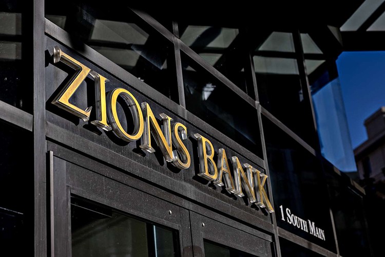 ABD'de bölgesel banka hisseleri, sorunlu kredilere ilişkin endişelerle düştü