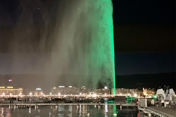 Su fıskiyesi Sıfır Atık Günü'nde yeşil renkle aydınlatıldı