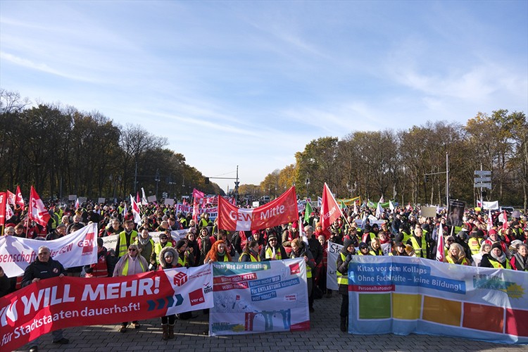 Berlin'de kamu çalışanlarından uyarı grevi
