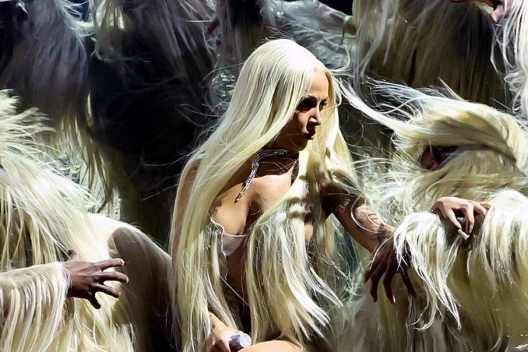 DOJA CAT COACHELLA FESTİVALİ'NDE MESSİKA MÜCEVHERLERİ İLE GÖZ KAMAŞTIRDI