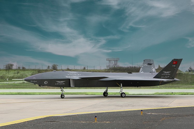 Petlas geniş savunma sanayi ürün yelpazesiyle Teknofest İstanbul'da