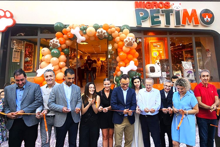 Evcil hayvan ürünlerine özel ilk mağazası petimo açıldı