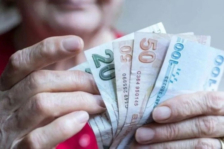 Bayramda emekliye toplam 57,4 milyar lira ikramiye ödenecek